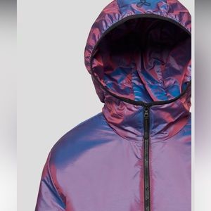 Aritzia Pillow Puff Packable Puffer Jacket in Iridescent Mulberry Purple